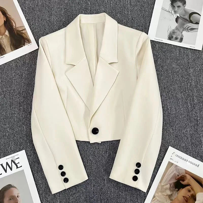 Beige cropped blazer with an expensive look and luxurious style