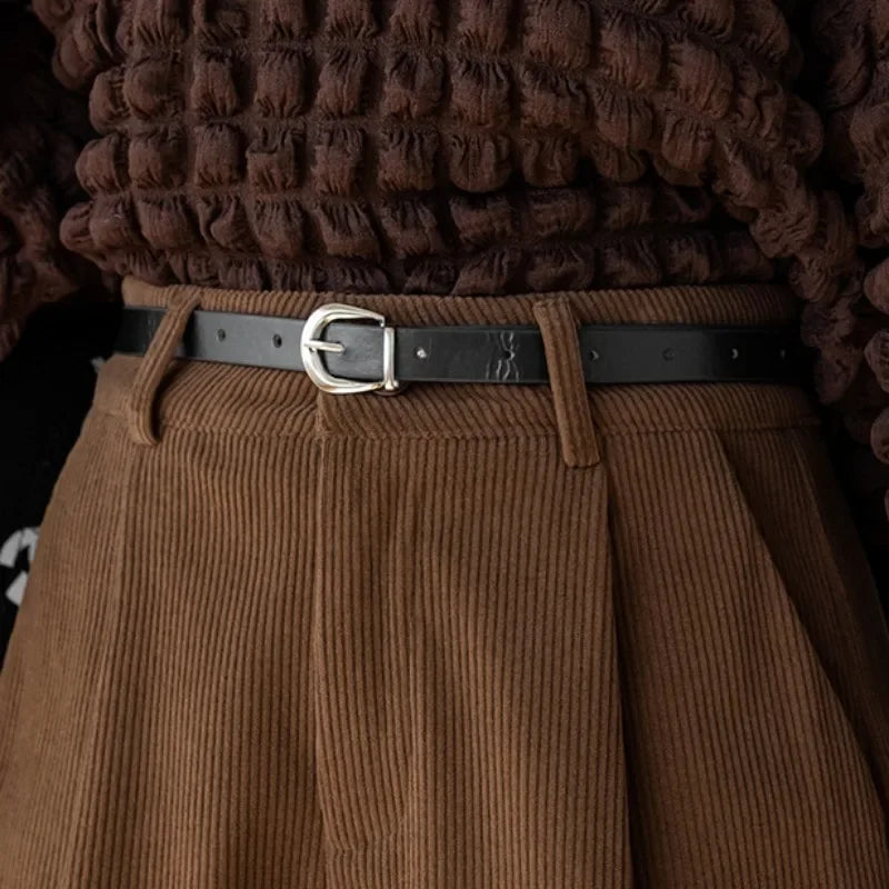 Zoom on the waist of the Brown Corduroy High-Waist Shorts, highlighting the comfortable fit.