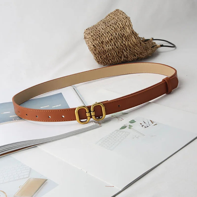 Elegant brown leather belt with a classic metal buckle, perfect for timeless fashion.