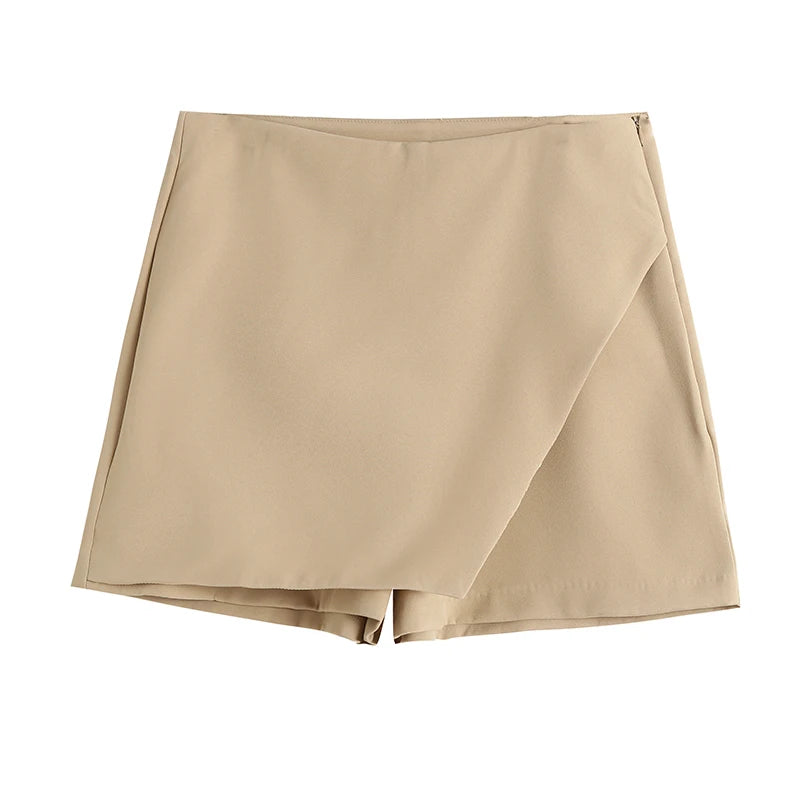 Khaki asymmetrical high-waist skort, versatile and stylish for autumn looks.
