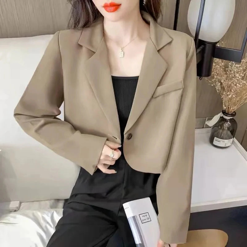 Old money style khaki cropped blazer with a sophisticated look