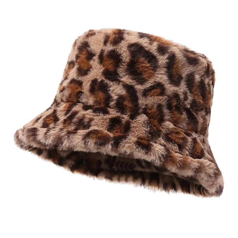 Chic khaki leopard print bucket hat, combining comfort and style for a trendy accessory.