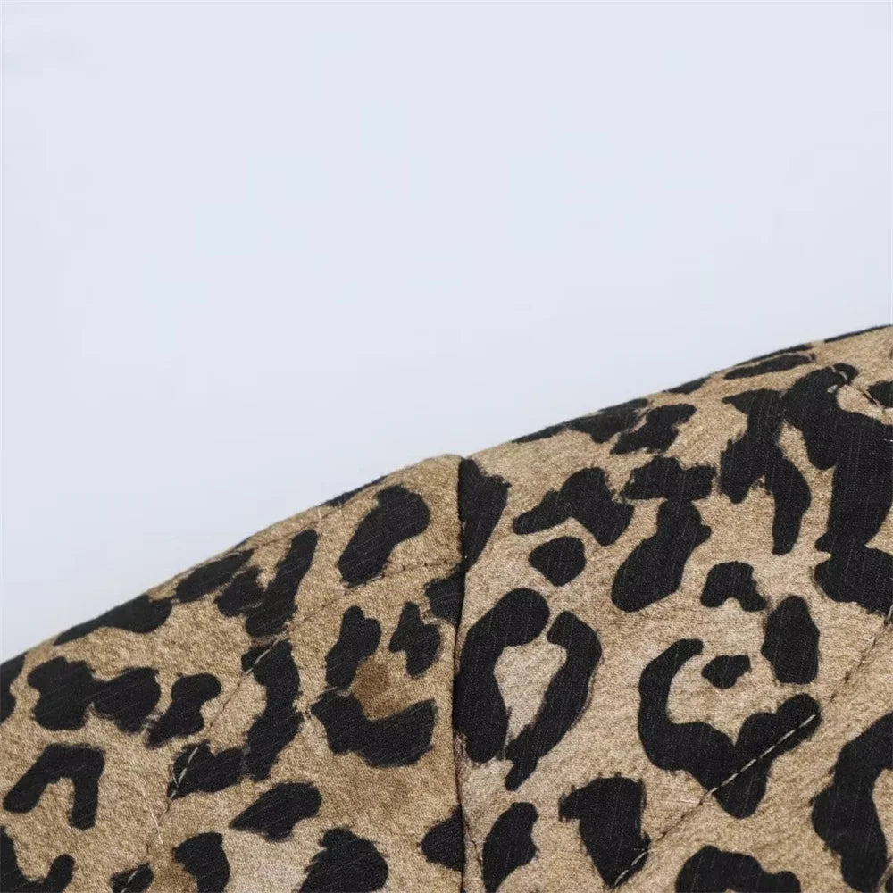 Modern luxury leopard print cotton jacket, a versatile piece for chic autumn fashion.