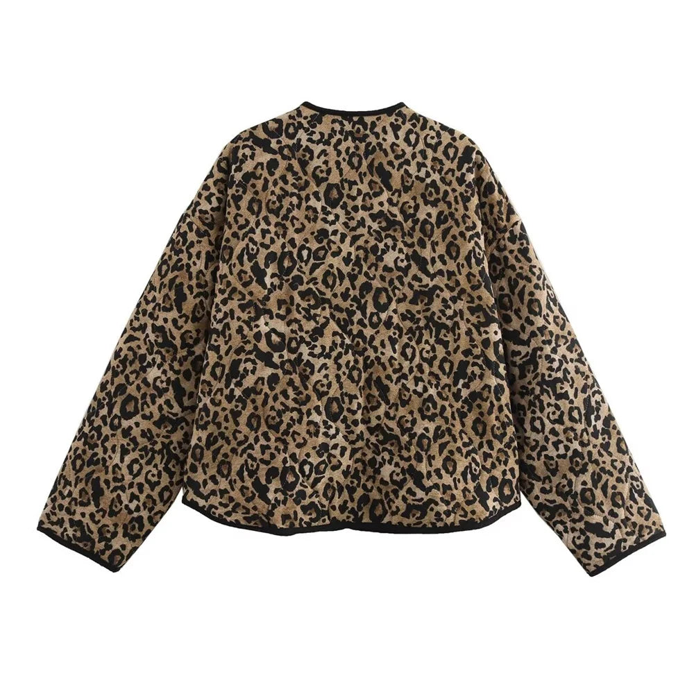 Trendy leopard print cotton jacket, perfect for elevating your fall wardrobe.