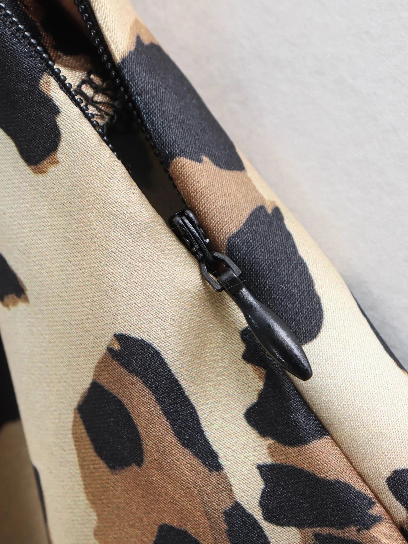 Luxury-inspired leopard print midi skirt, blending elegance and trendiness.