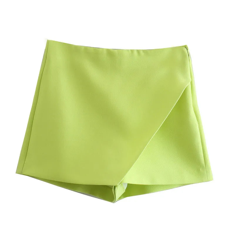 Light green asymmetrical high-waist skort, fresh and trendy for casual outfits.