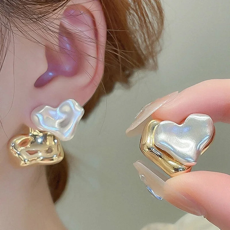 Romantic heart-shaped earrings in mixed silver and gold, ideal for a chic style.