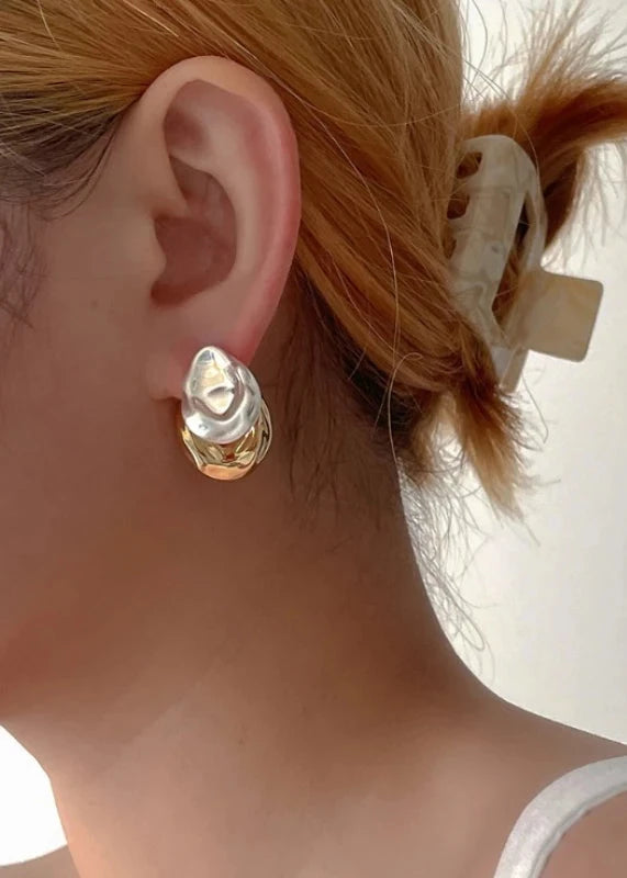 Graceful teardrop-shaped earrings in mixed silver and gold for a sophisticated look
