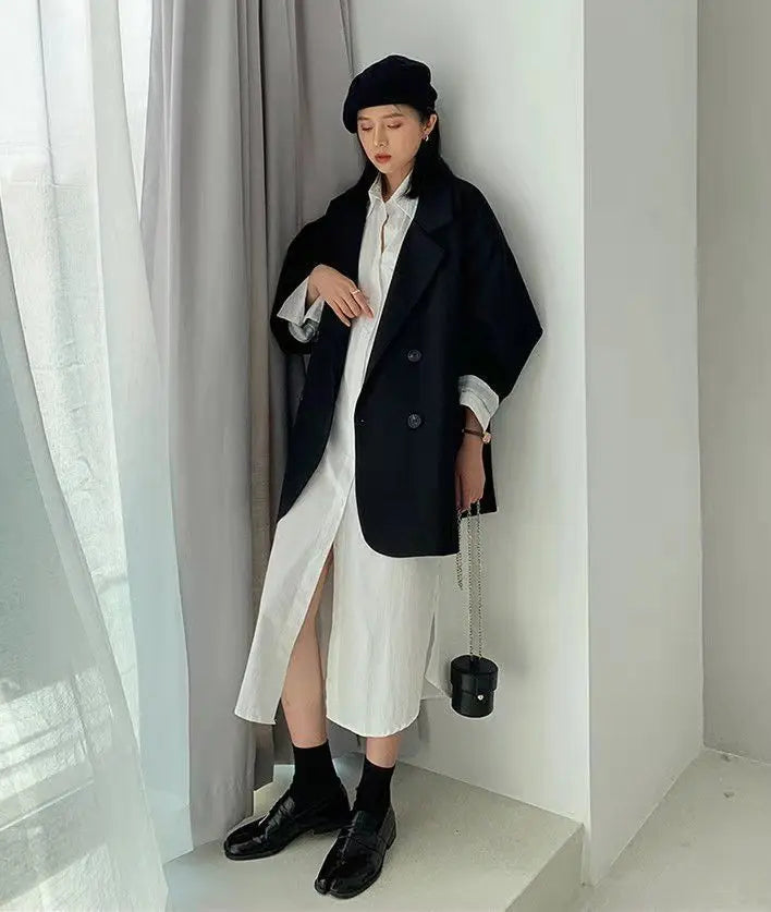 Black oversized blazer, an ideal layering piece for chic seasonal outfits.