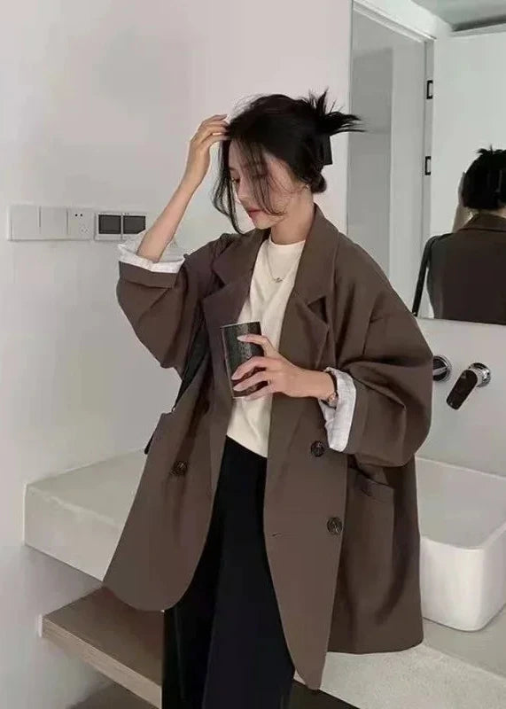 Oversized blazer coat in brown, perfect for achieving a luxurious, understated style.