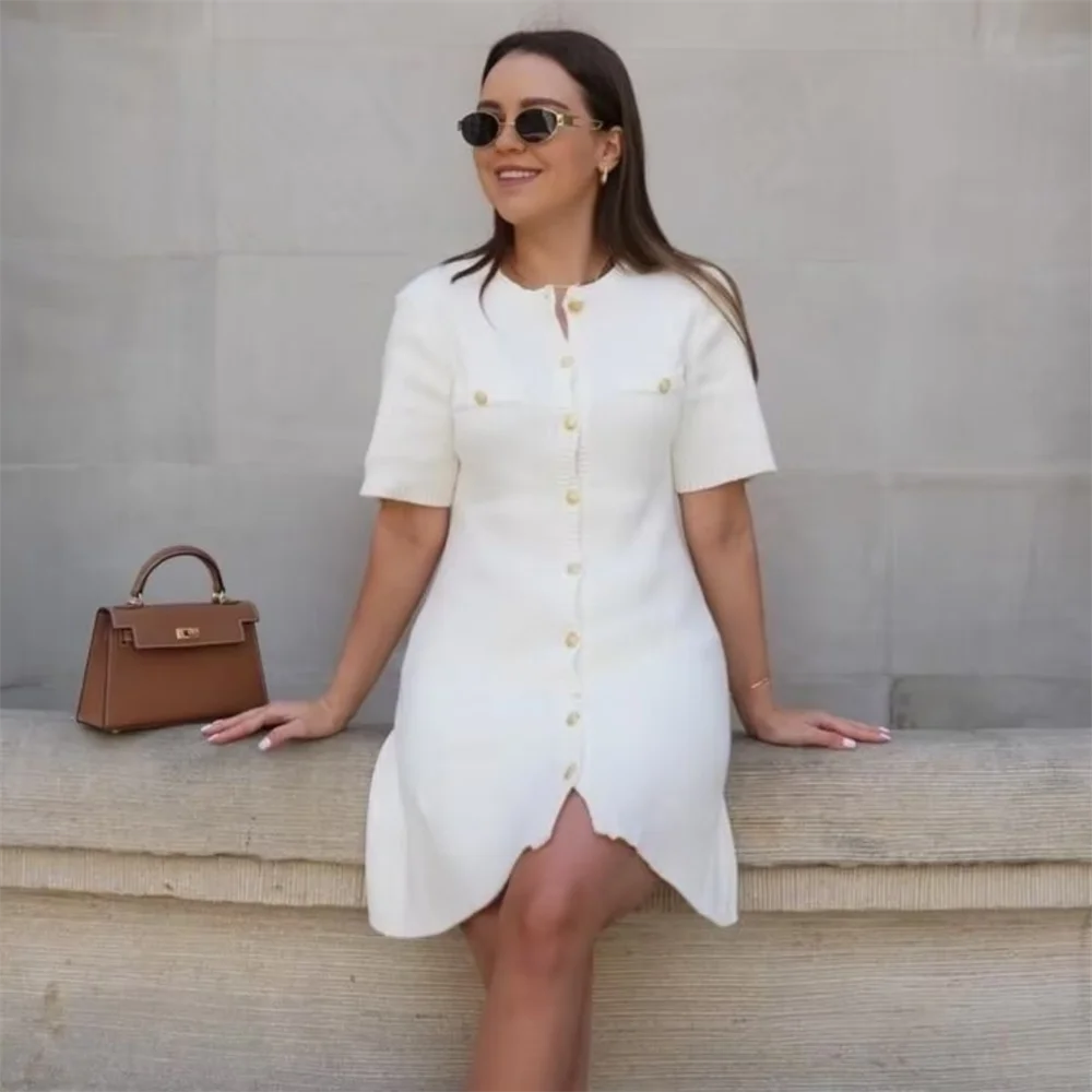 Classic and stylish white knitted dress, designed for refined seasonal wardrobes.